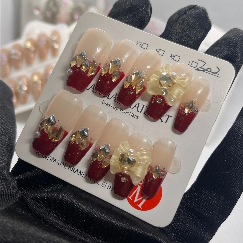 M size Elegant Red and Cream Nail Set